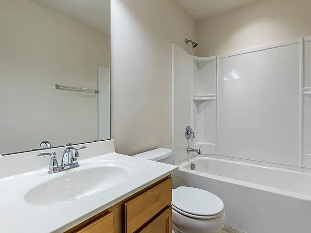 416 Charleville Ct — Photo 31