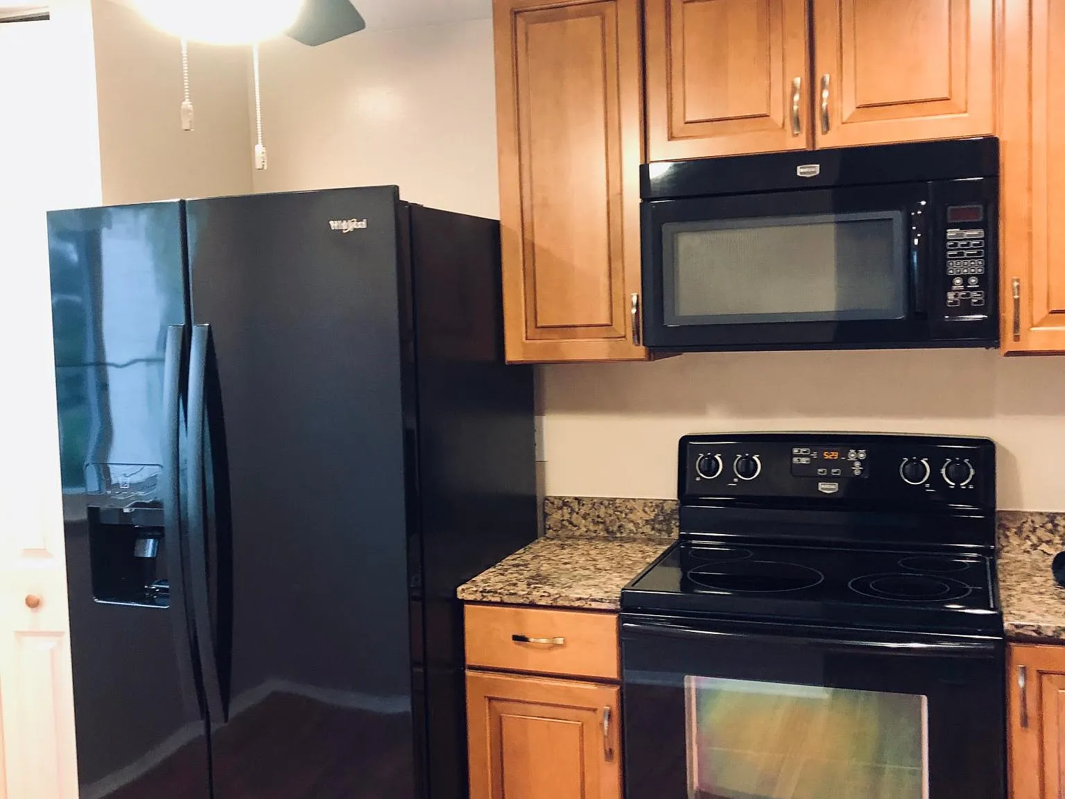 3 bed, 1880 sqft, $2,450 — Photo 3