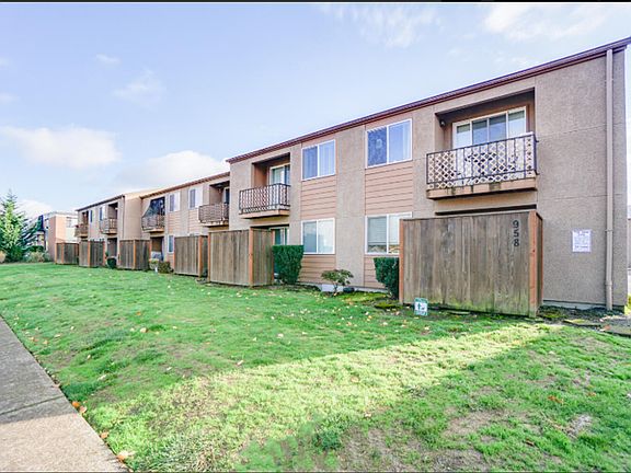 2nd image of 958 NW Sycamore Ave APT 15