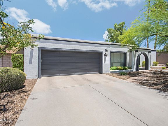 2nd image of 1102 E VILLAGE CIRCLE Drive N
