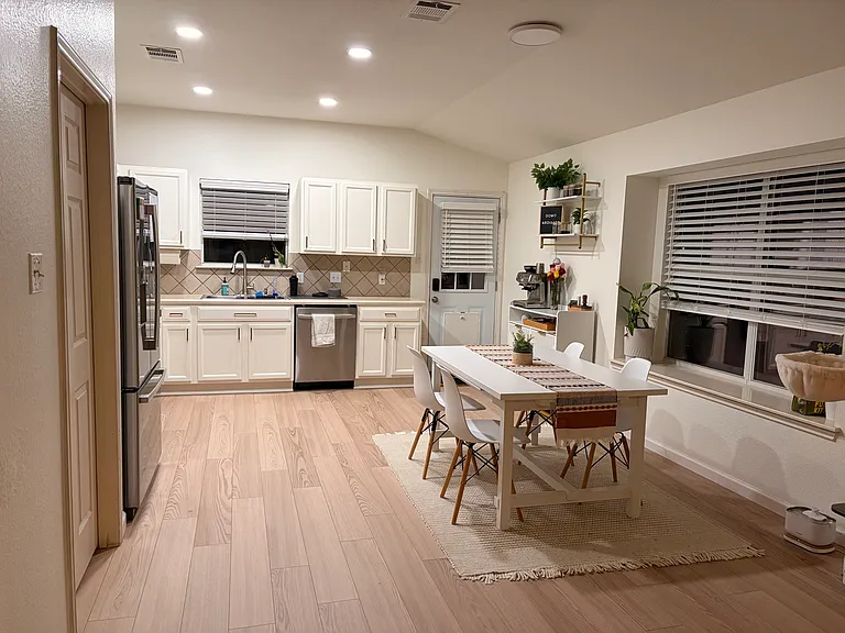 436 Grey Feather Ct — Photo 3