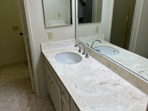 4th image of 445 S Los Robles Ave APT 201