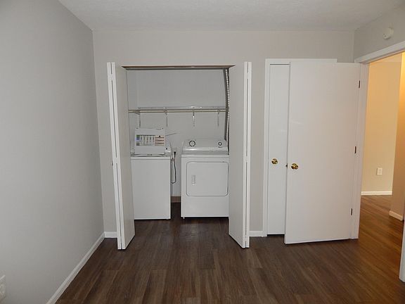 3rd image of 664-8 Broadway Ave #202