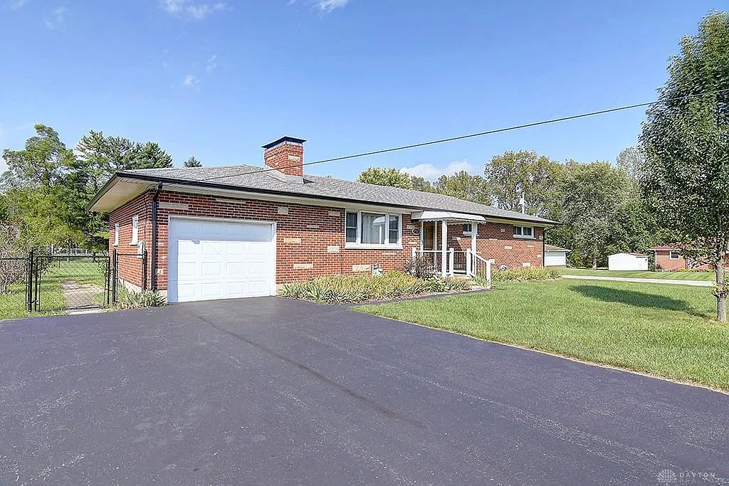 3 bed, 2.0 bath, 1200 sqft, $1,695 — Photo 3