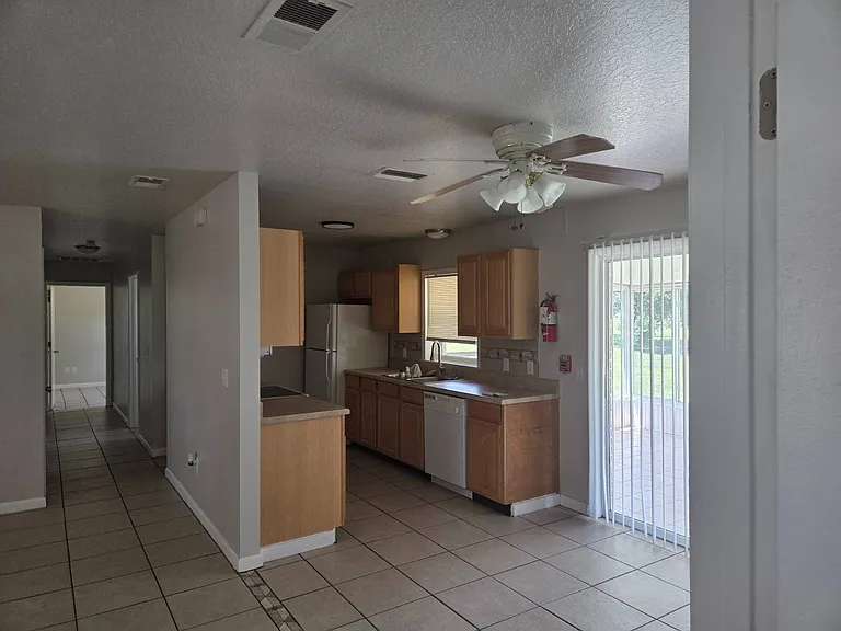 208 Mirador Dr — Photo 8