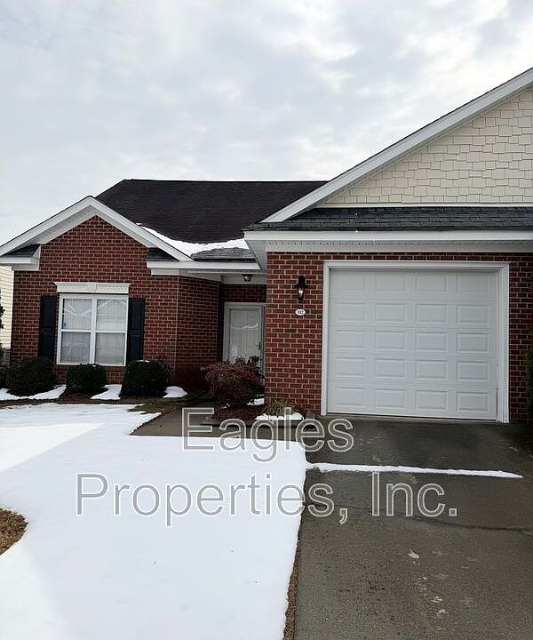 1st image of 102 Oxford Dr