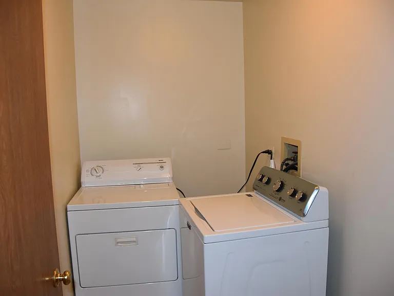 2441 Charleston Dr #4 — Photo 9