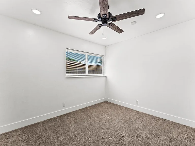 134 SW 14th Ave — Photo 8