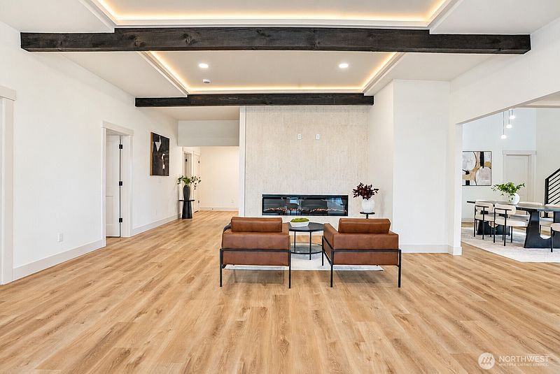 5th image of 11647 Beacon Avenue S
