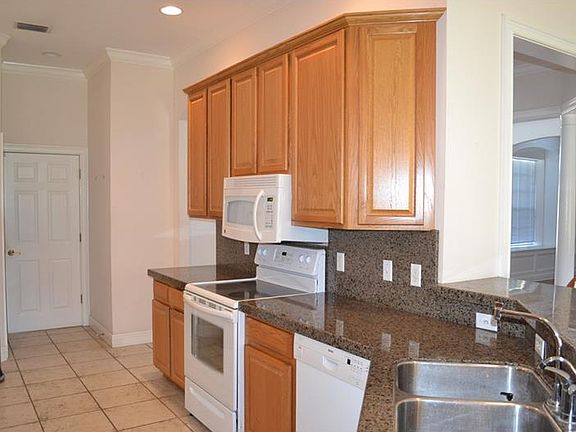 4th image of 512 Teagarden Ct