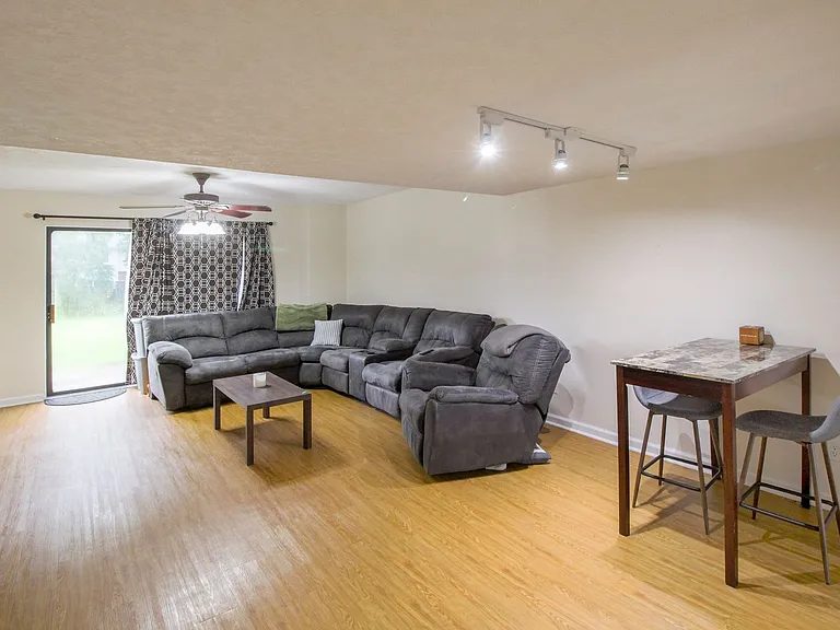 34 Knollwood Cir — Photo 3