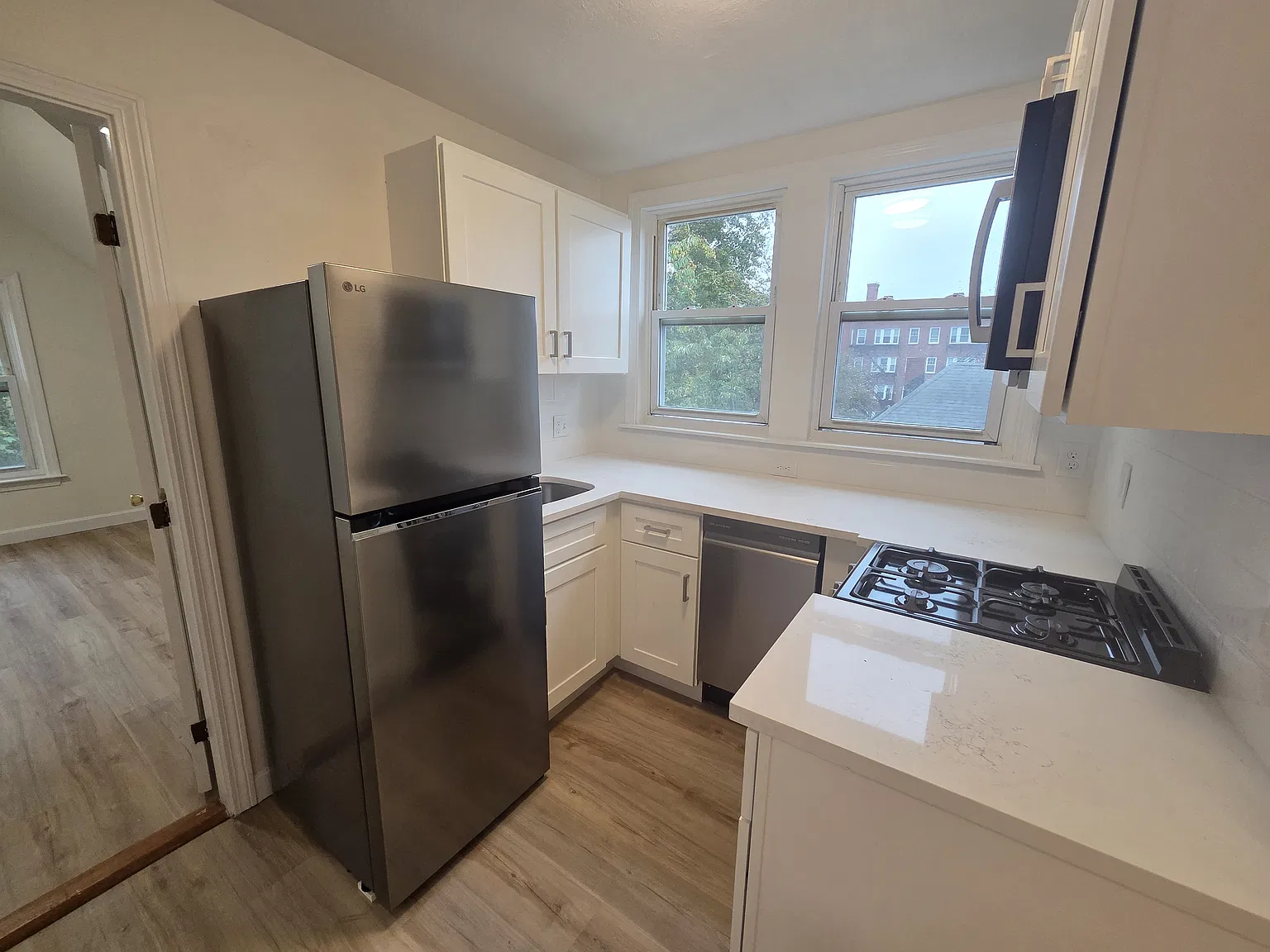 2 bed, 600 sqft, $2,000 — Photo 4