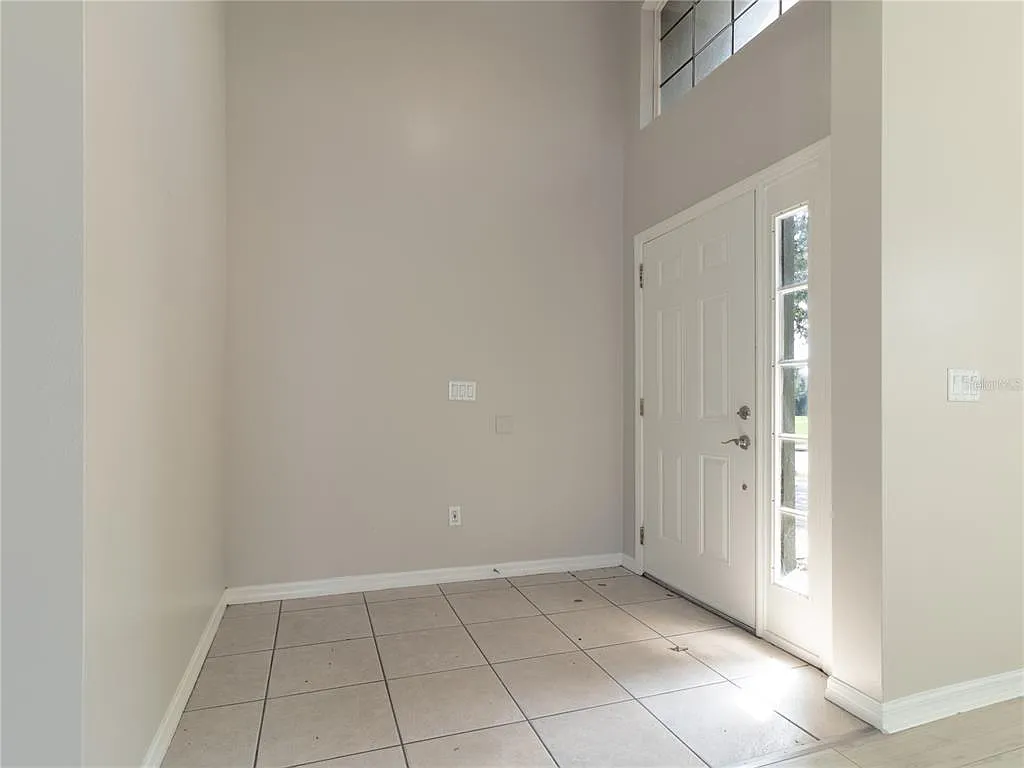 4 bed, 2.0 bath, 1931 sqft, $2,295 — Photo 4