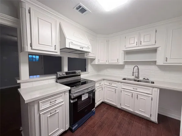 1003 W 12th St, Freeport, TX 77541