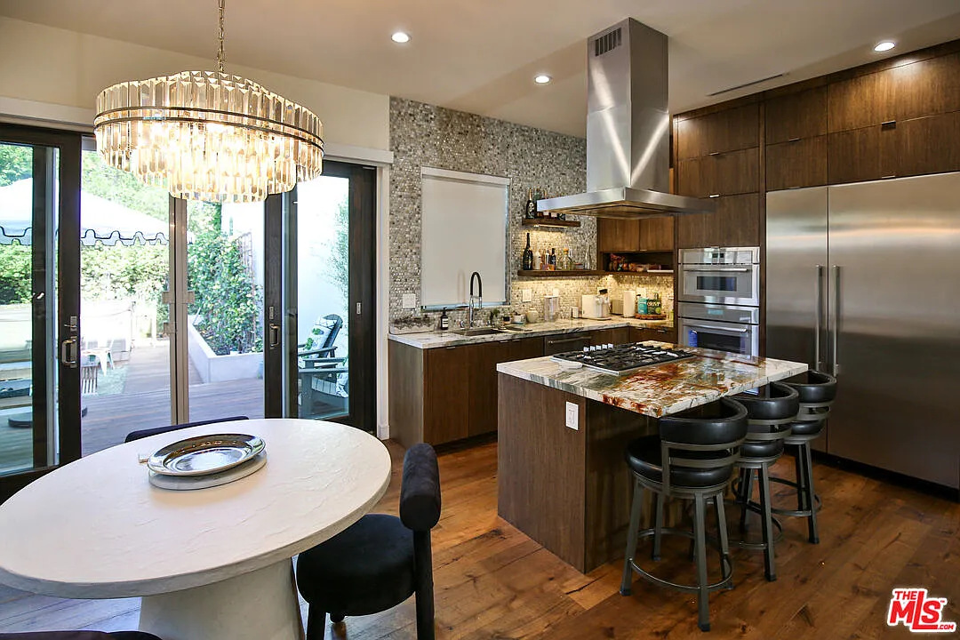 3 bed, 3.0 bath, 1437 sqft, $6,850 — Photo 4