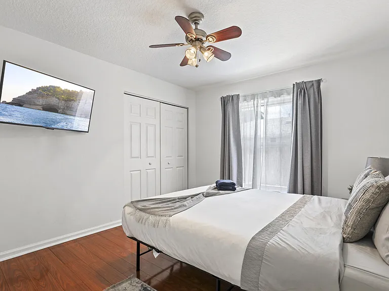 13885 Sheffield St — Photo 21