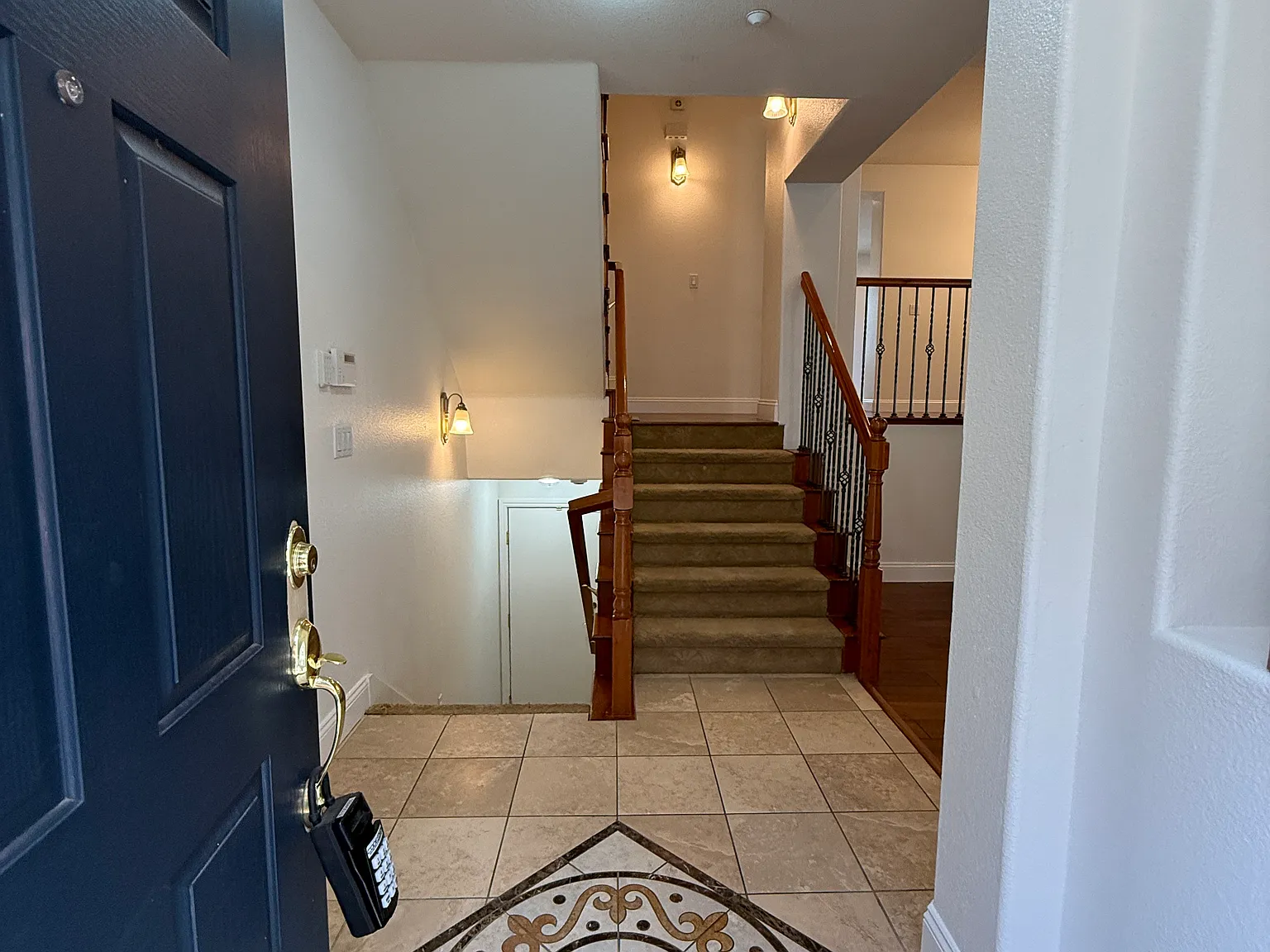 4 bed, 2.5 bath, 2250 sqft, $4,300 — Photo 3