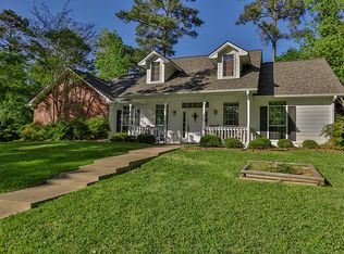 501 Broadmoor Dr, Huntsville, TX 77340