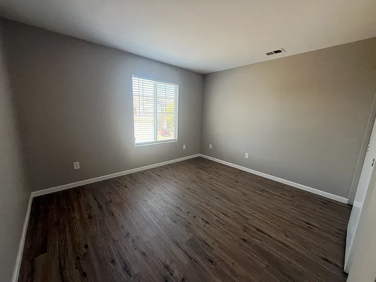 388 Burlington Dr — Photo 11