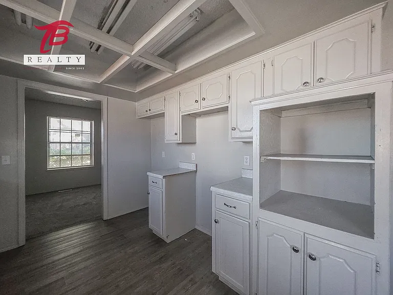 6811 Lyrewood Ln — Photo 35