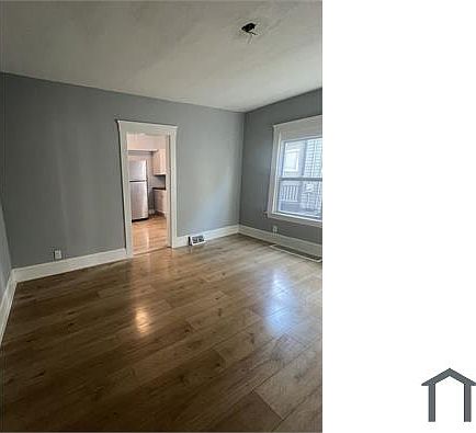 2nd image of 1421 W 107th St #Up