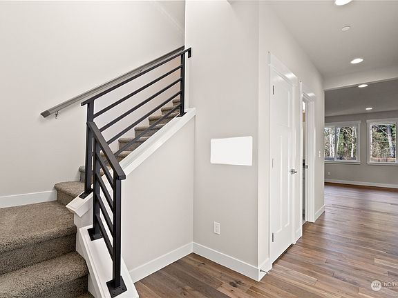 Entry Way>