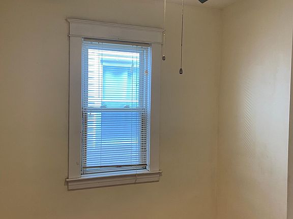 3rd image of 2557 Fenton Ave