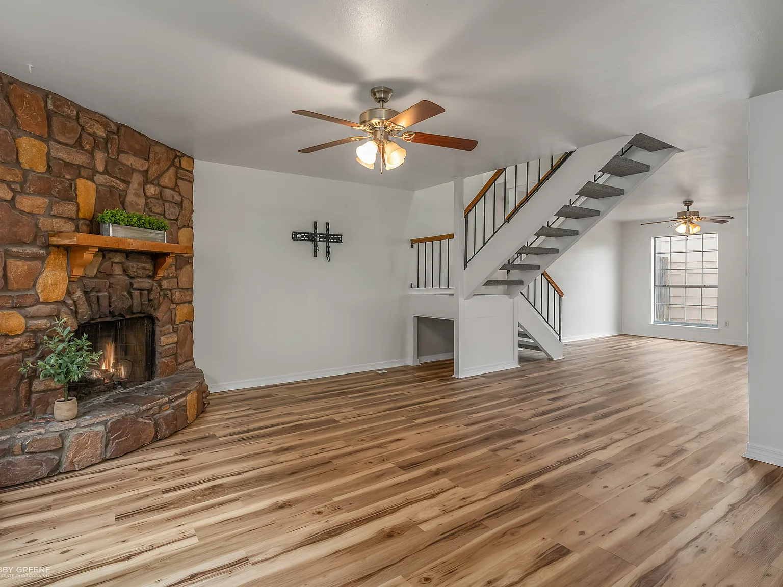 3 bed, 2.5 bath, 1656 sqft, $1,700 — Photo 3