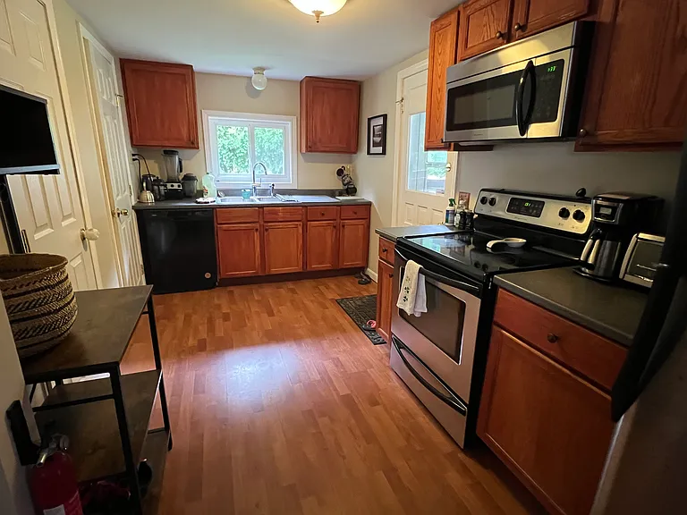 327 Malletts Bay Ave #A — Photo 16