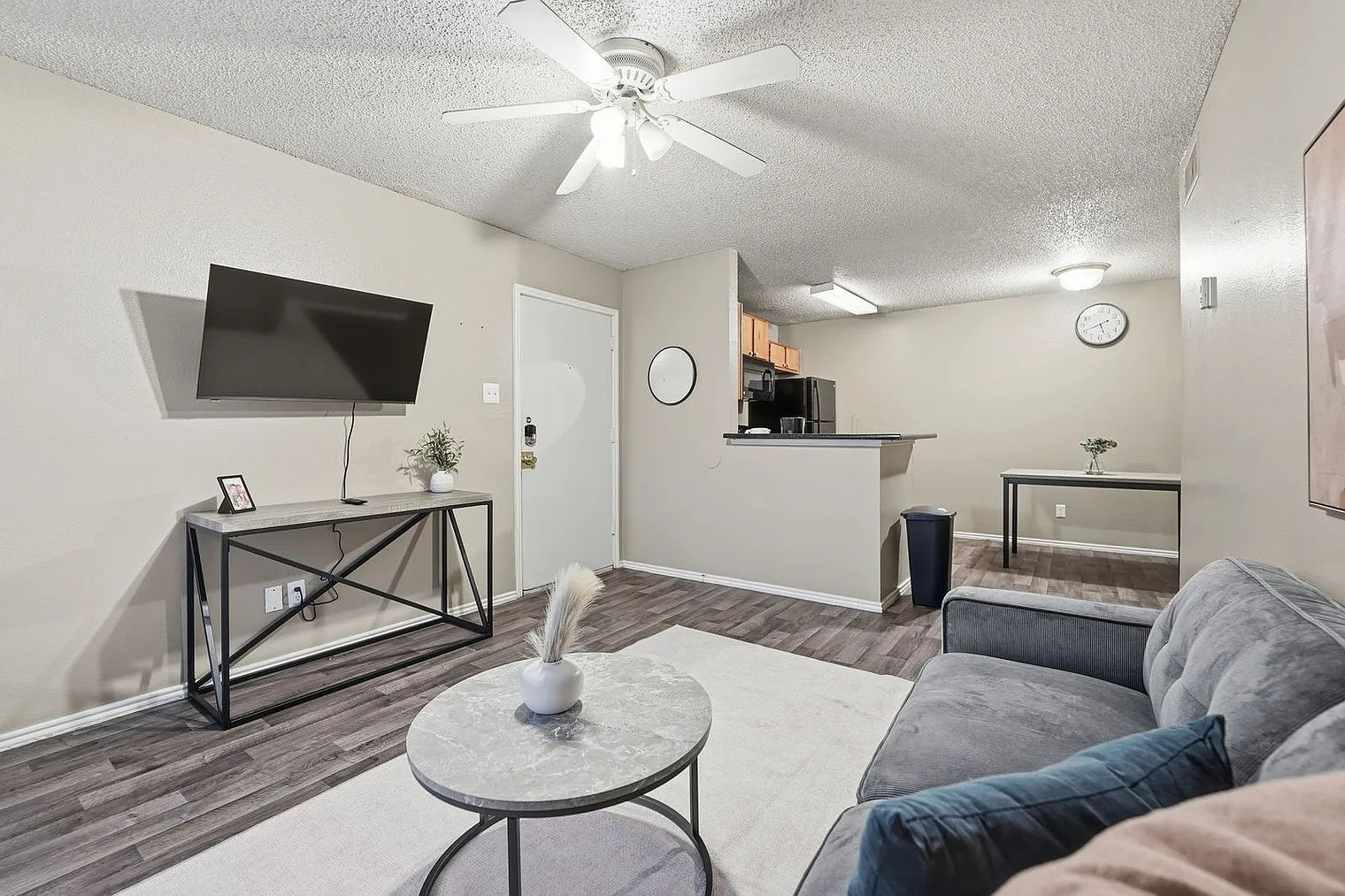 1 bed, 1.0 bath, 6210 sqft, $981 — Photo 1