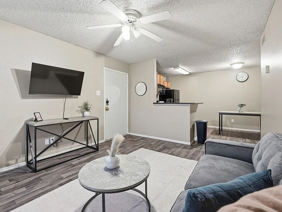 2102 West Loop Access Road Fl 2 #289-ID1612702P
