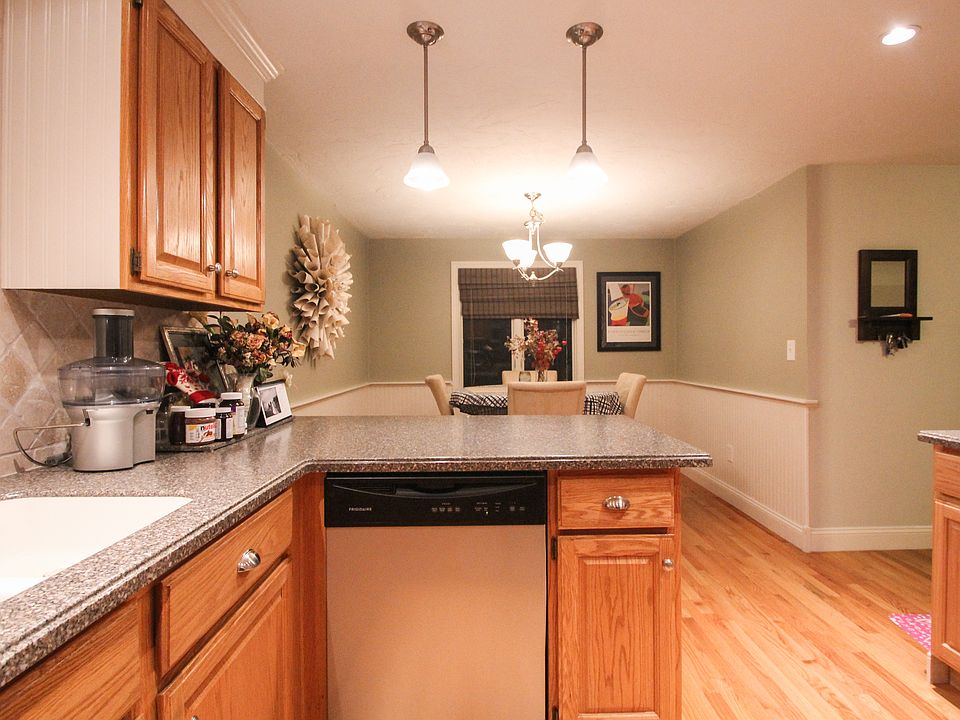 Kitchen/Dining Nook