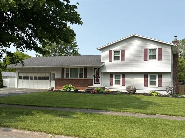 67 Riviera Dr, Rochester, NY 14624