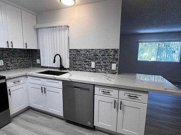 4th image of 4665 Home Ave #4671-63