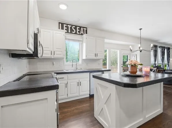 8004 W 144th Pl, Overland Park, KS 66223