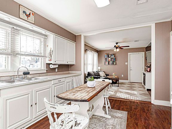 5th image of 707 Berthier St