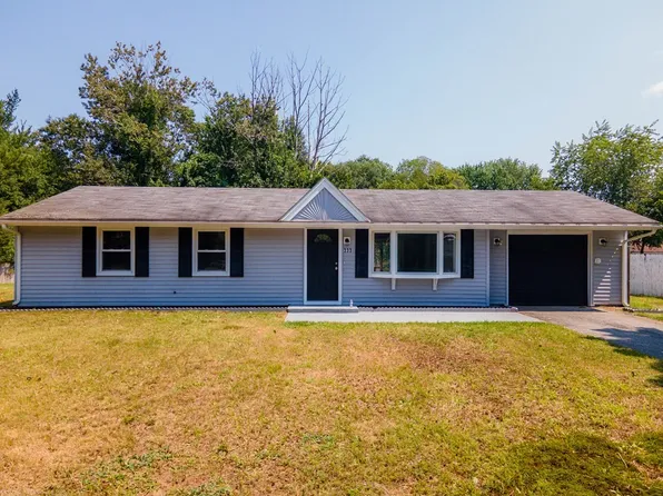 333 Powderhorn Dr, Taunton, MA 02780