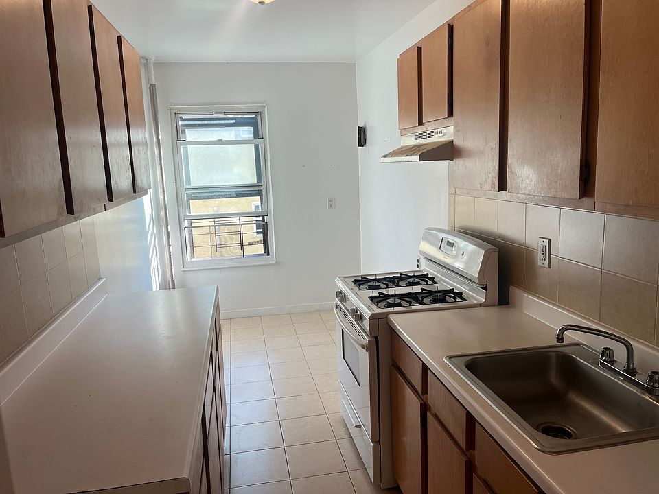 1st image of 911 McLean Ave APT B5