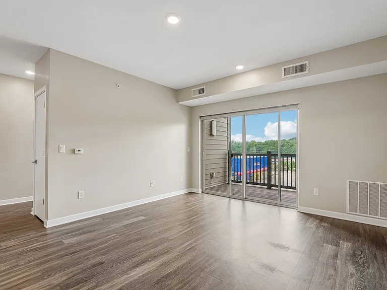 Cosmopolitan Apartments — Photo 40
