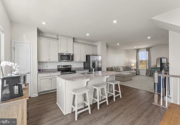 4th image of 7638 Hancock St