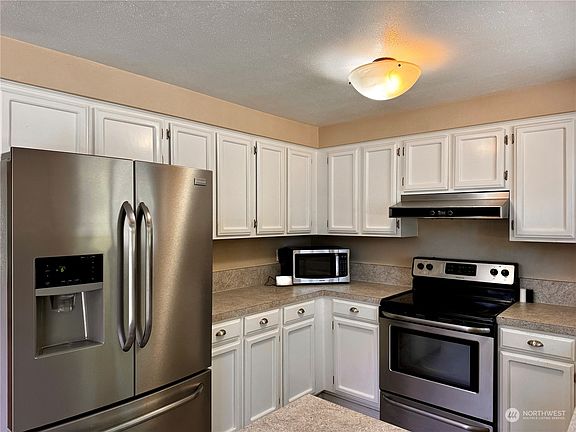 4th image of 160 E Shamrock Drive