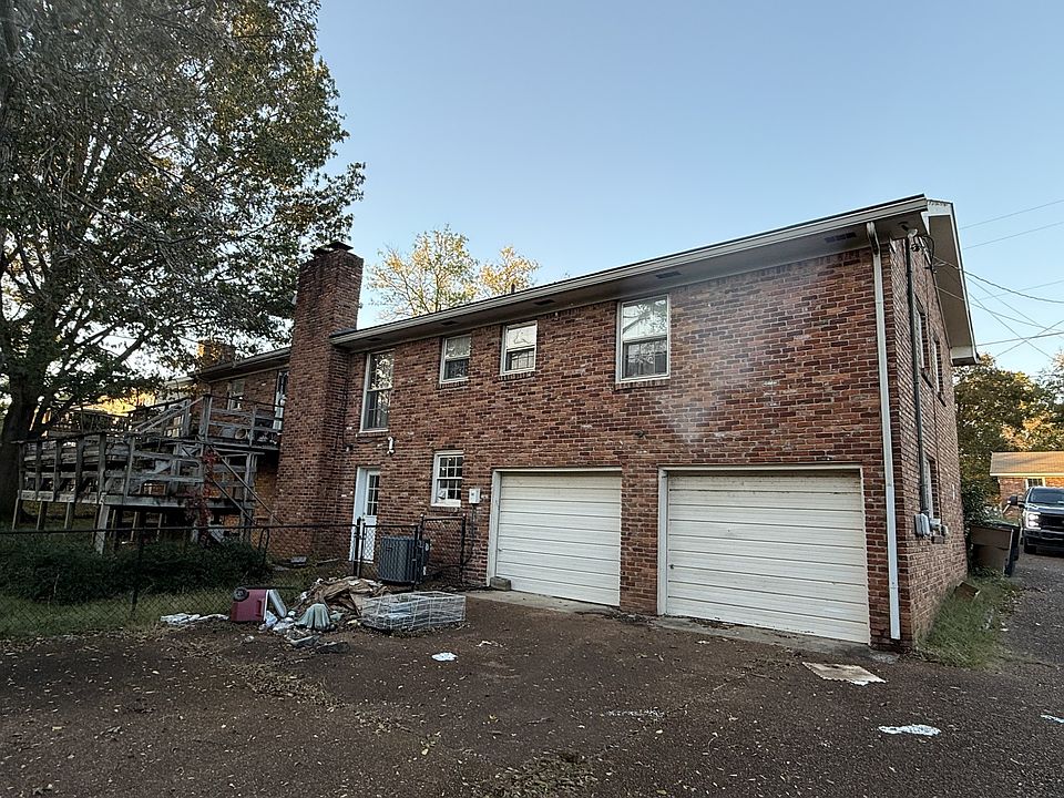 2nd image of 3705 Edgewater Dr