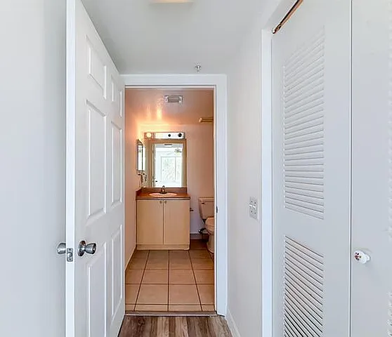 1119 Villa Ln — Photo 11