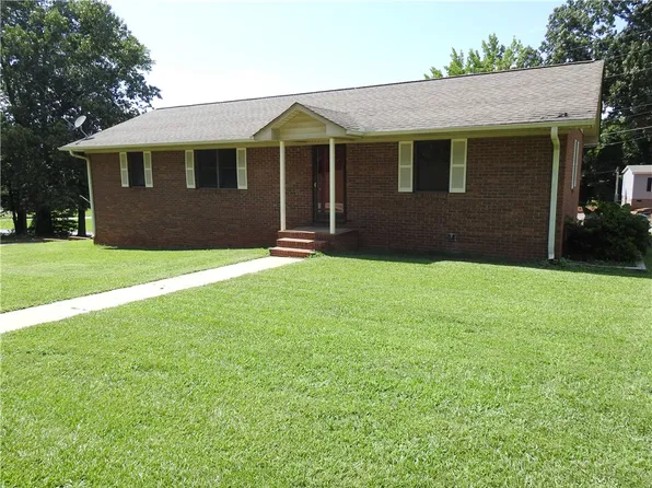 729 Darlington St, Calhoun Falls, SC 29628