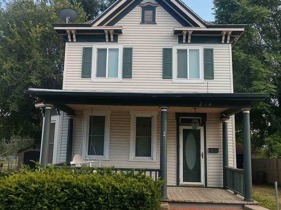 1st image of 214 E 1st St