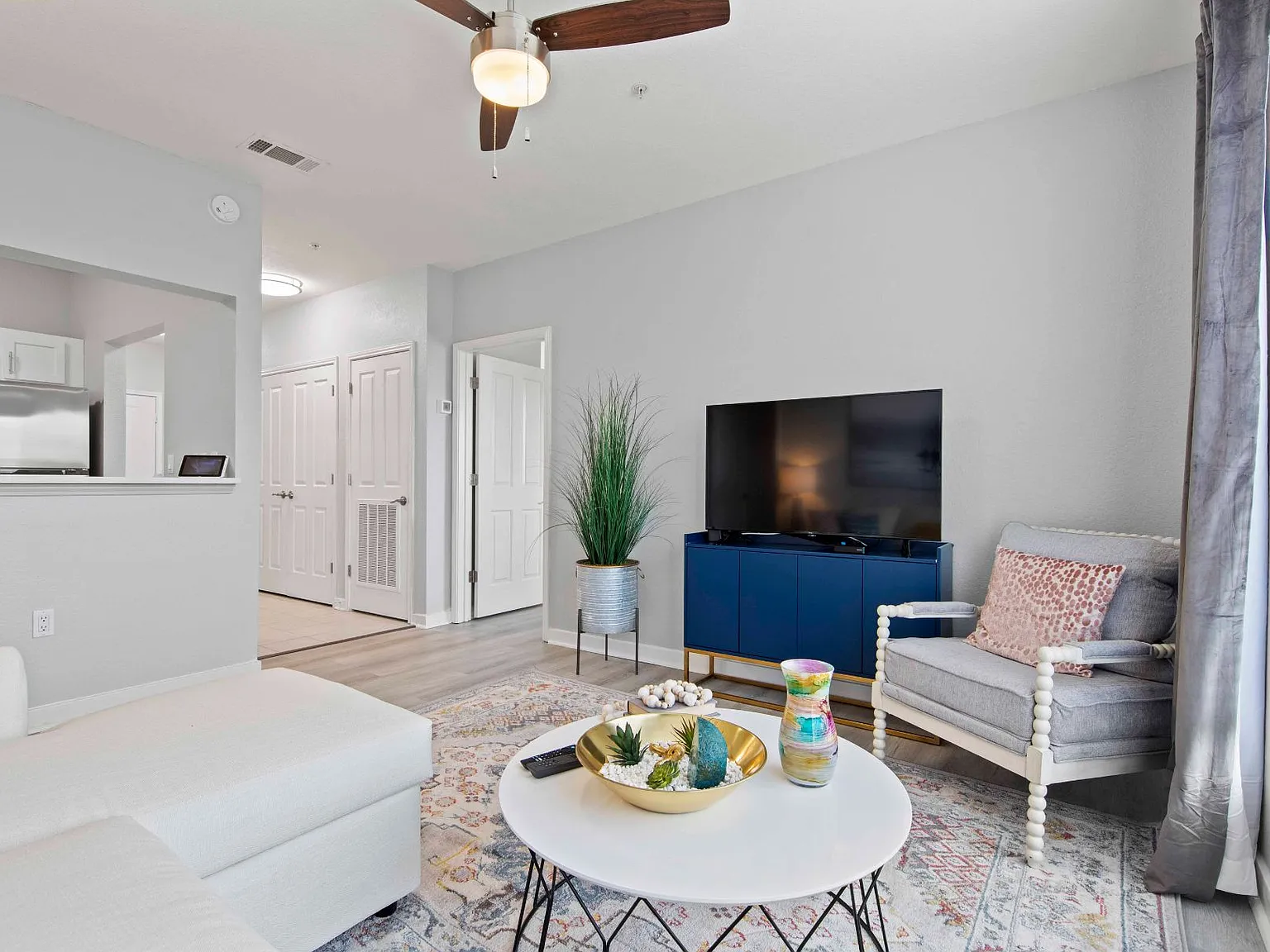 Elan Apartments — Photo 2