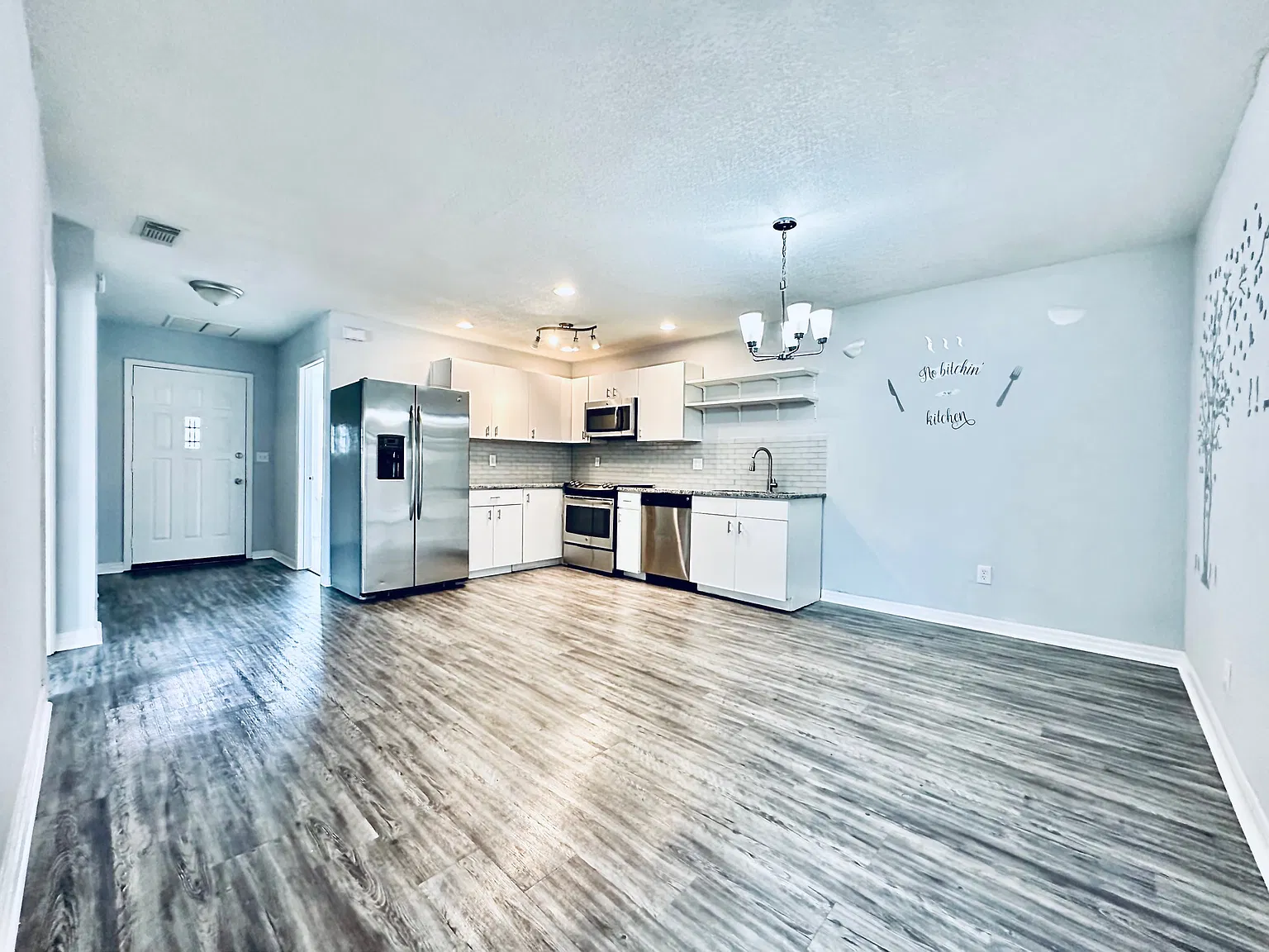 3 bed, 1178 sqft, $1,900 — Photo 4