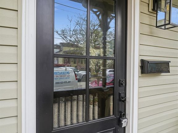 5th image of 2953 Sidney Ave