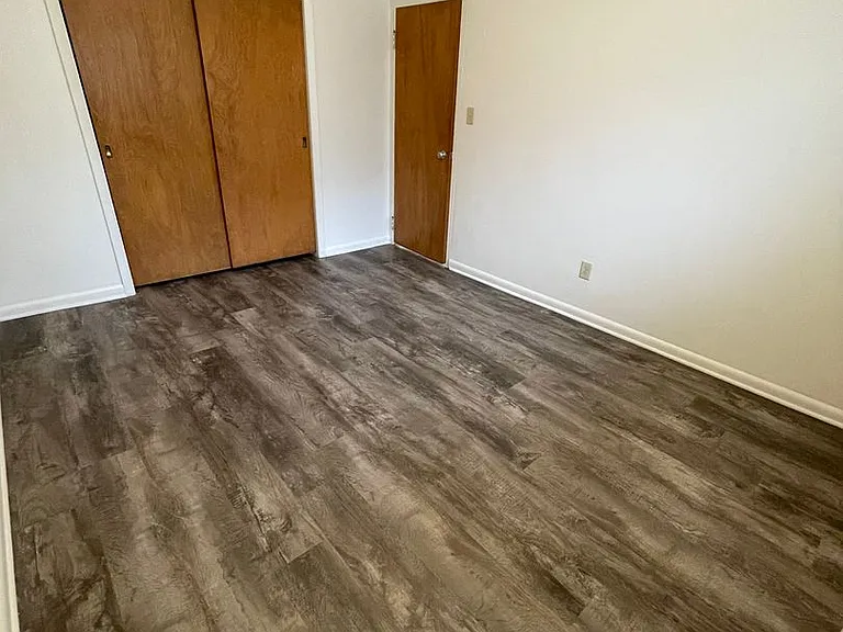 930 N Marshall St — Photo 35
