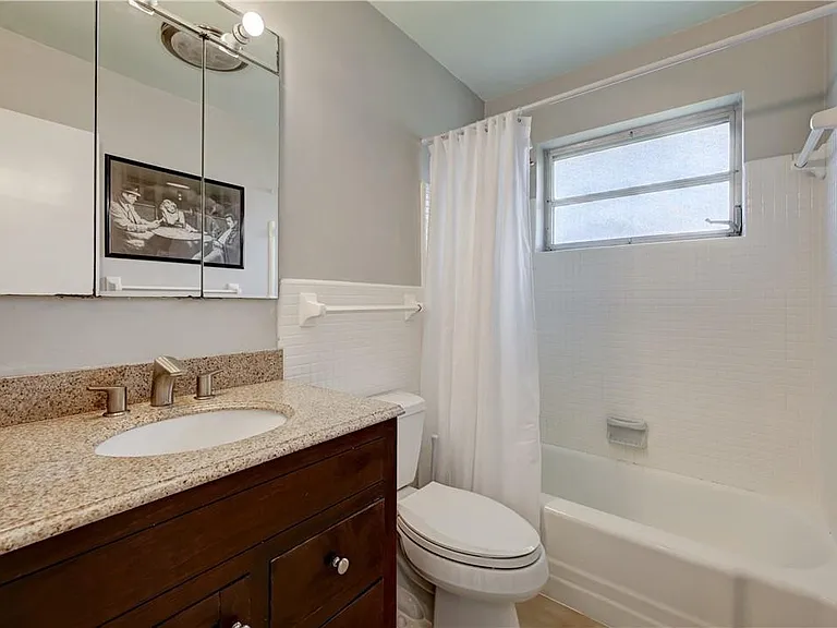840 SW 7th St — Photo 13